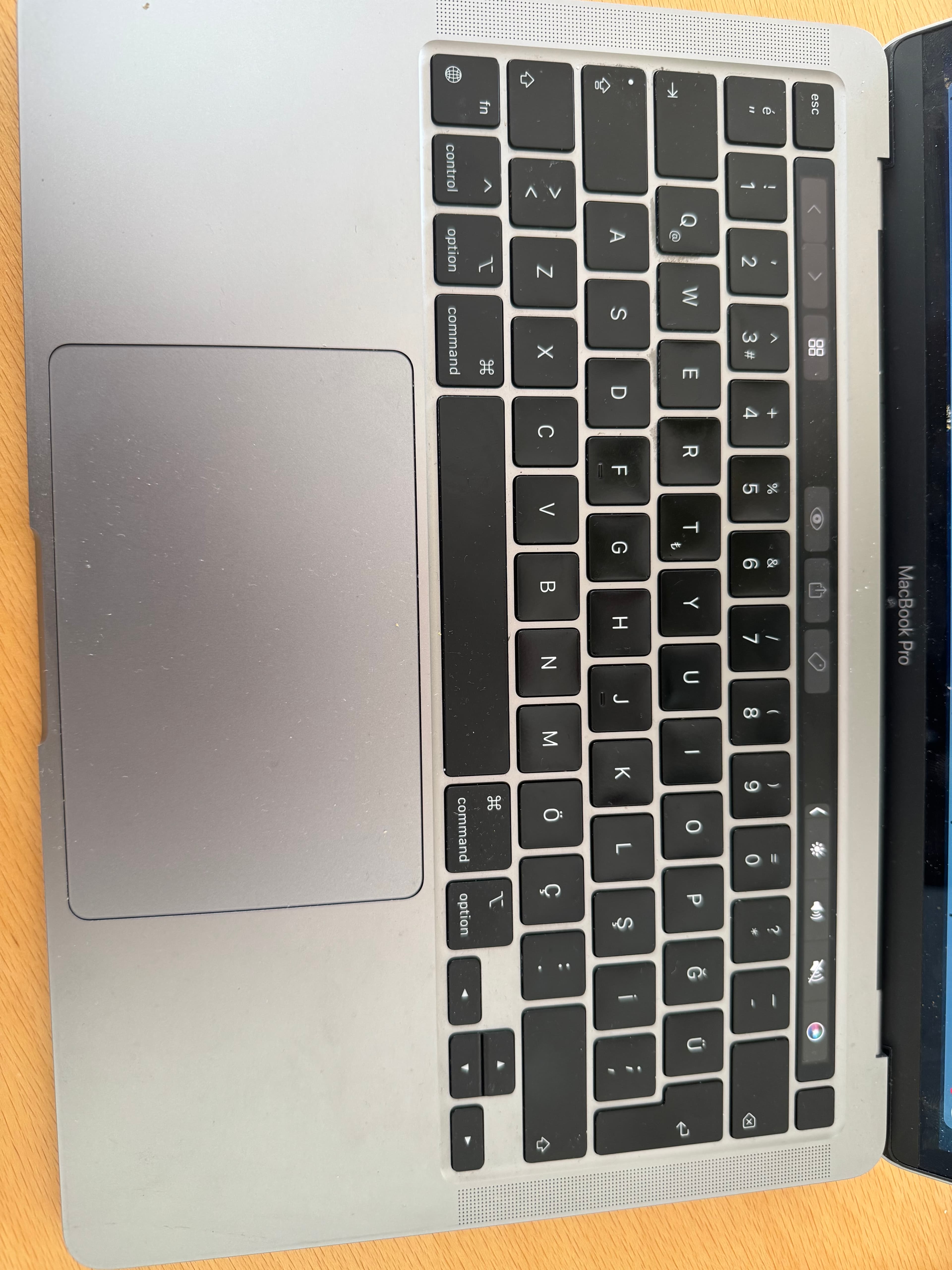 Apple Macbook Pro M2 çip 13 incg 2